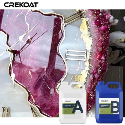 La bassa viscosità in profondità versa l'epossiresina che fa i fiori di legno Art Works delle Tabelle