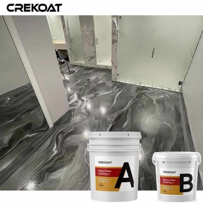 Pavimento a resina epossidica metallico residenziale che ricopre pavimentazione concreta decorativa